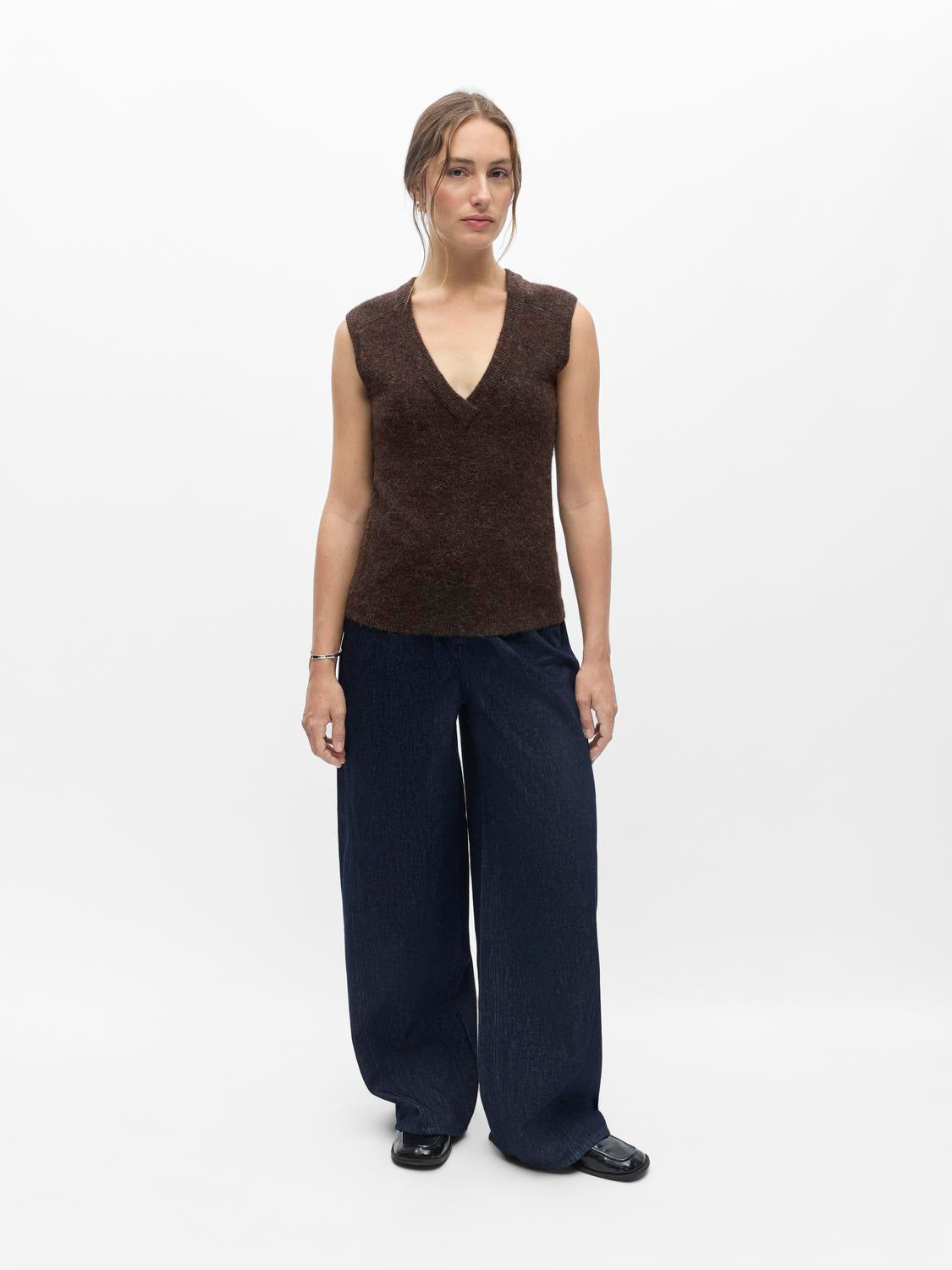 model_shot-front_full